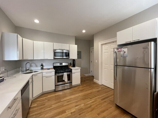 Primary Photo - 171 Hampshire St