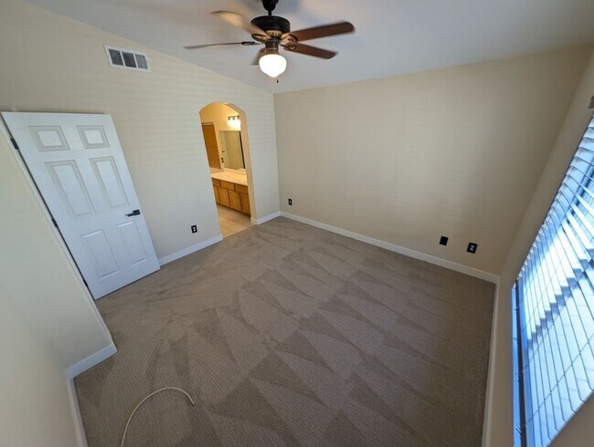 Building Photo - 89 Day Trade St