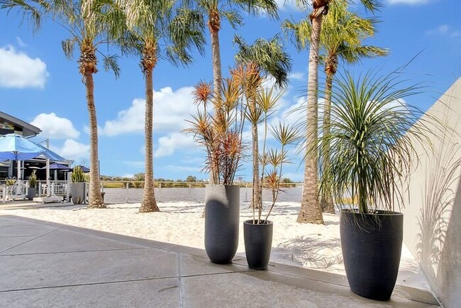 Building Photo - Gorgeous 3/2 Spacious Home with a Fenced Backyard and a Detached 2 Car Garage in the Desirable La...