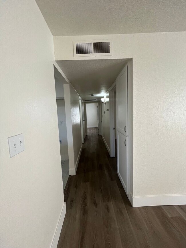 Building Photo - UNDER NEW MANAGEMENT!!! MOVE IN READY!!