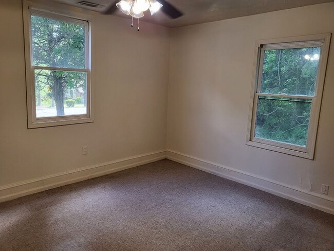 Building Photo - 3BR/2BA Home | Huge Private Lot + Deck | F...