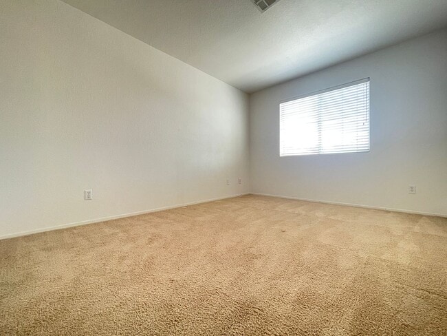 Building Photo - 3bedroom home in a GATED community near the strip