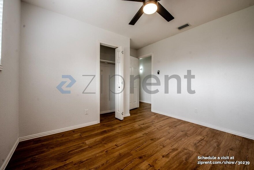 Building Photo - Unit