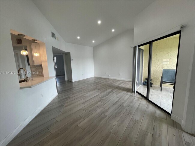 Building Photo - 1042 Adams Ave