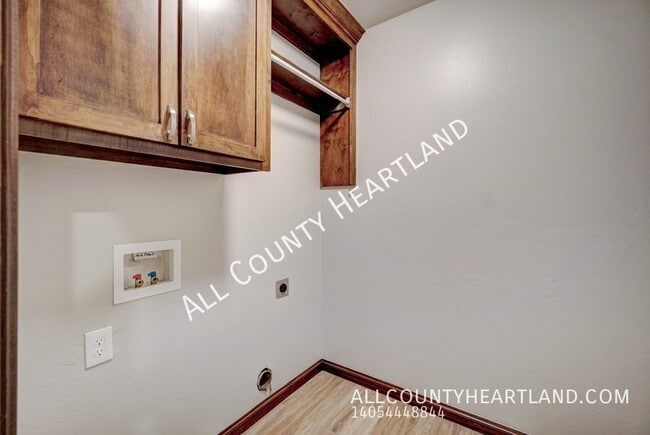 Building Photo - 211 E Forster Ln