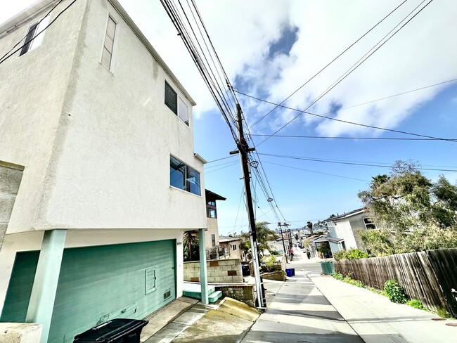 Building Photo - Amazing Ocean View Beach House