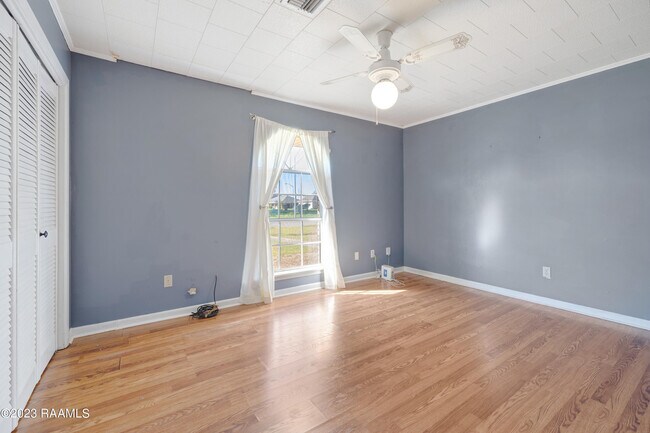 Building Photo - 512 Monarch Dr