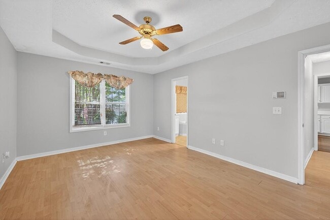 Building Photo - 249 Russell Rd