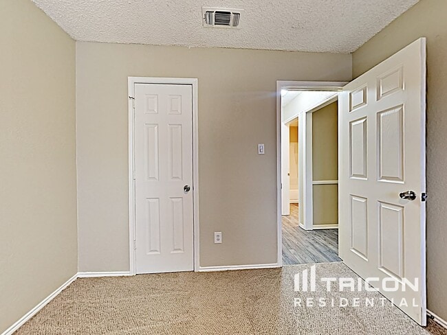 Building Photo - 429 Parkridge Blvd