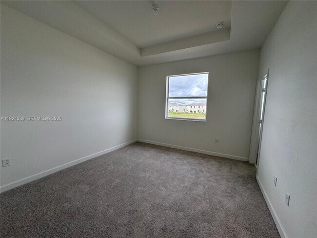 Building Photo - 2716 SE 26th Ave