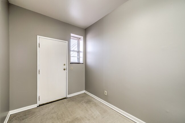 Building Photo - 3866 McRee Ave