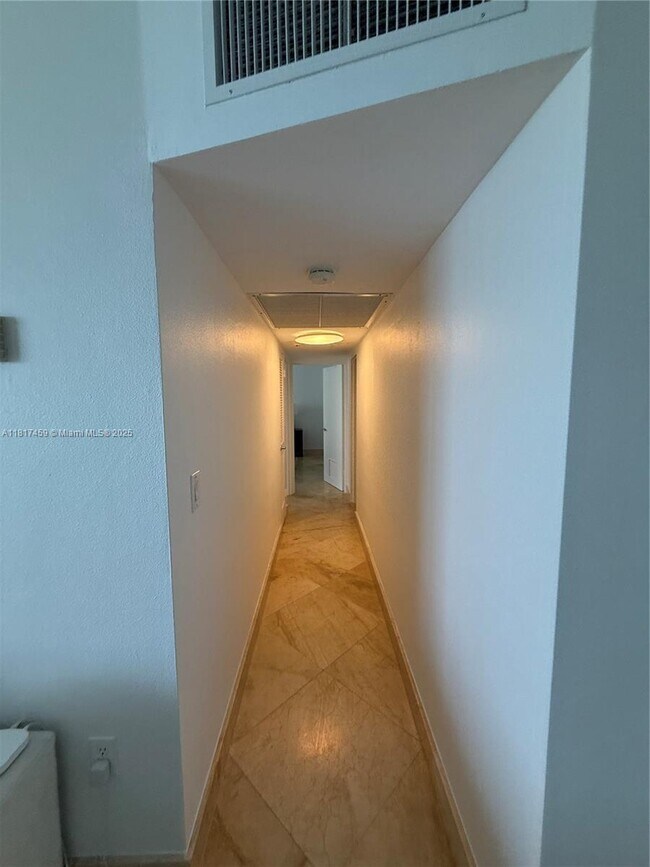 Building Photo - 10275 Collins Ave