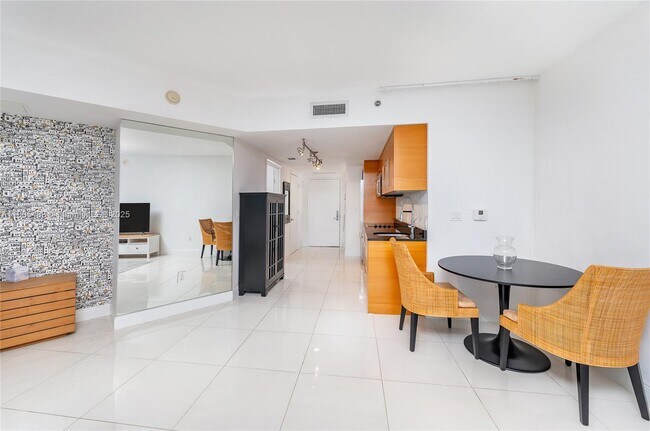Building Photo - 475 Brickell Ave