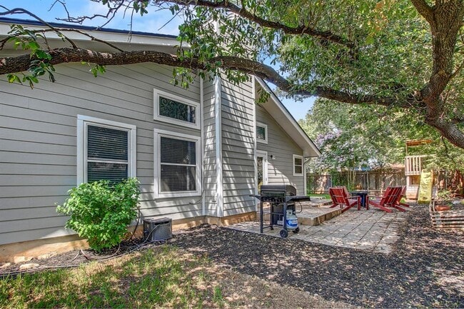 Building Photo - 1715 Foxfire Dr