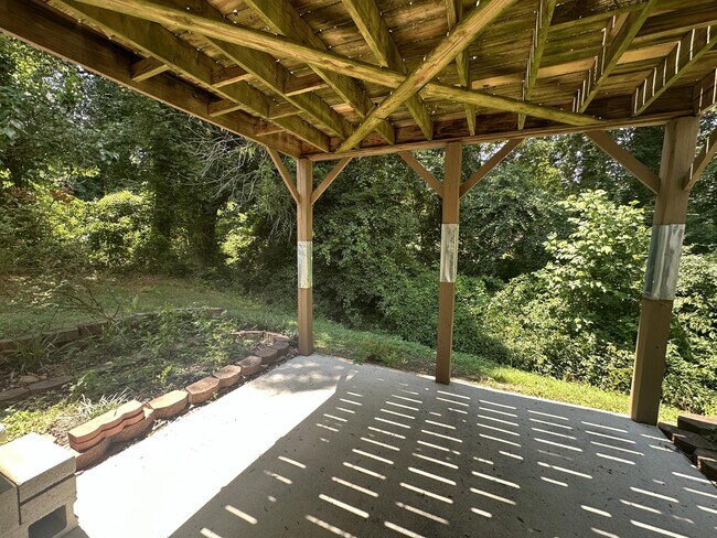 Building Photo - 106 Mossy Oak Ln