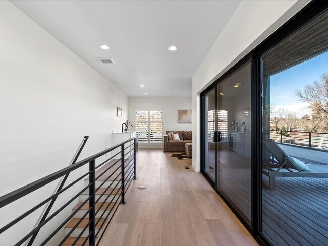 Building Photo - Luxury 3-Bed, 3.5-Bath Denver Home with Ro...