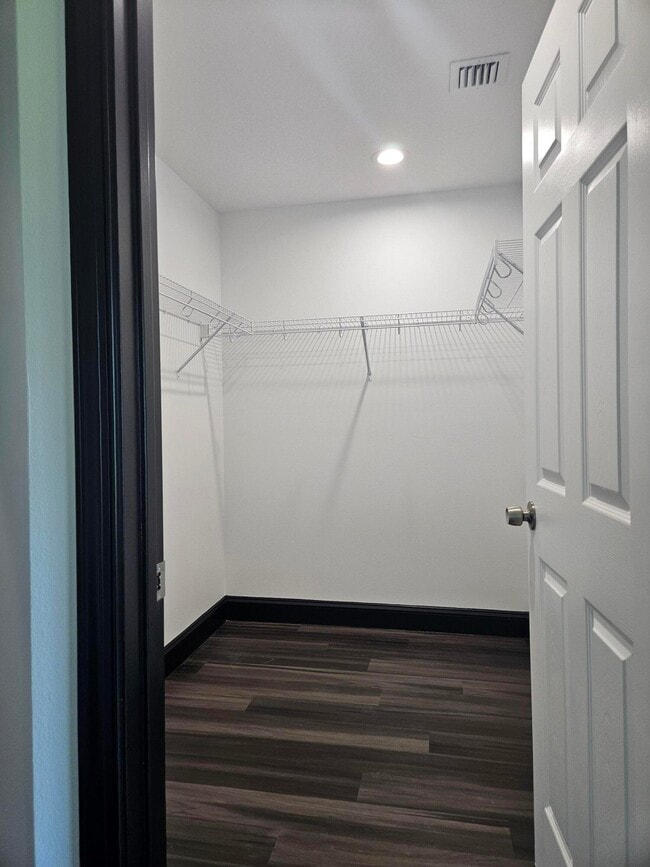 Building Photo - 5101 SE 43rd Trce