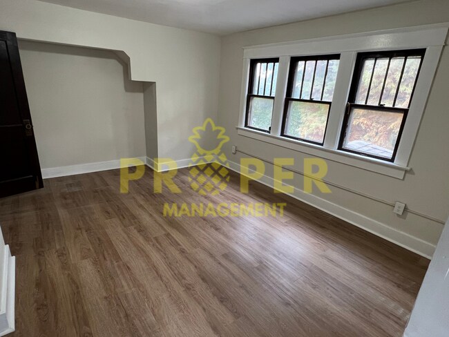 Building Photo - 2 bedroom 1.5 bathroom house for rent
