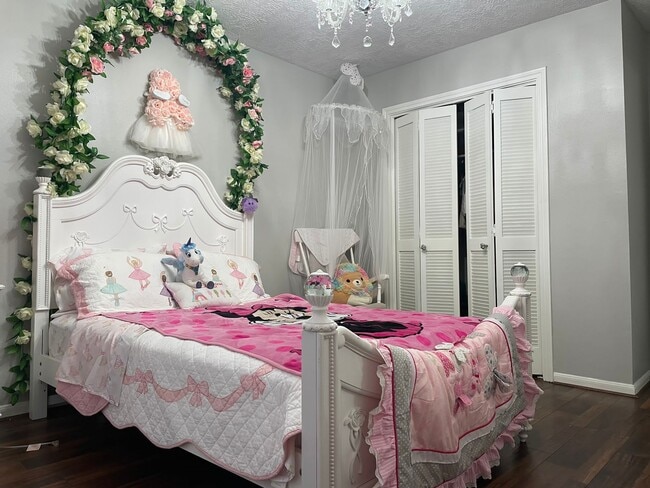 Building Photo - 14227 Sandfield Dr