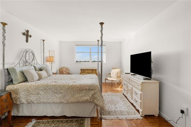 Building Photo - 210 Seaview Dr