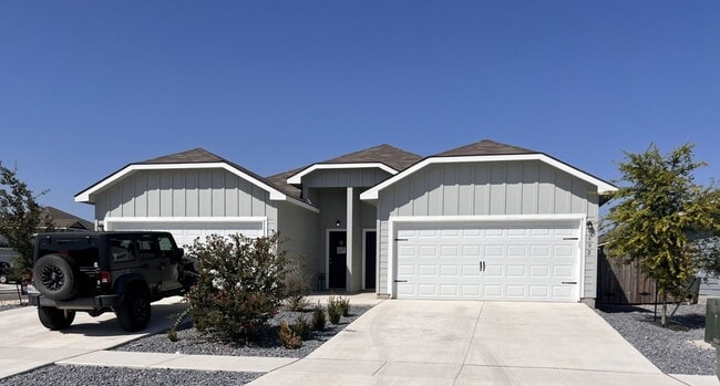 Building Photo - Luxury Duplex in Seguin! (Navarro ISD)
