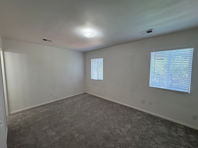 Building Photo - Fully Renovated 3 Bed 2.5 Bath Townhome w/ 1 Car Garage & Yard!