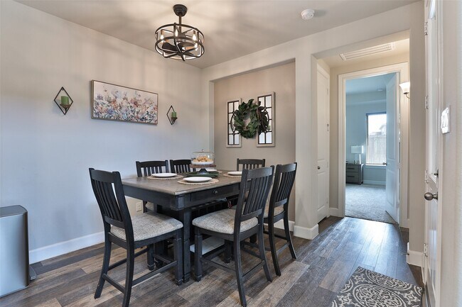 Building Photo - 2810 Bluesage Bluff Dr
