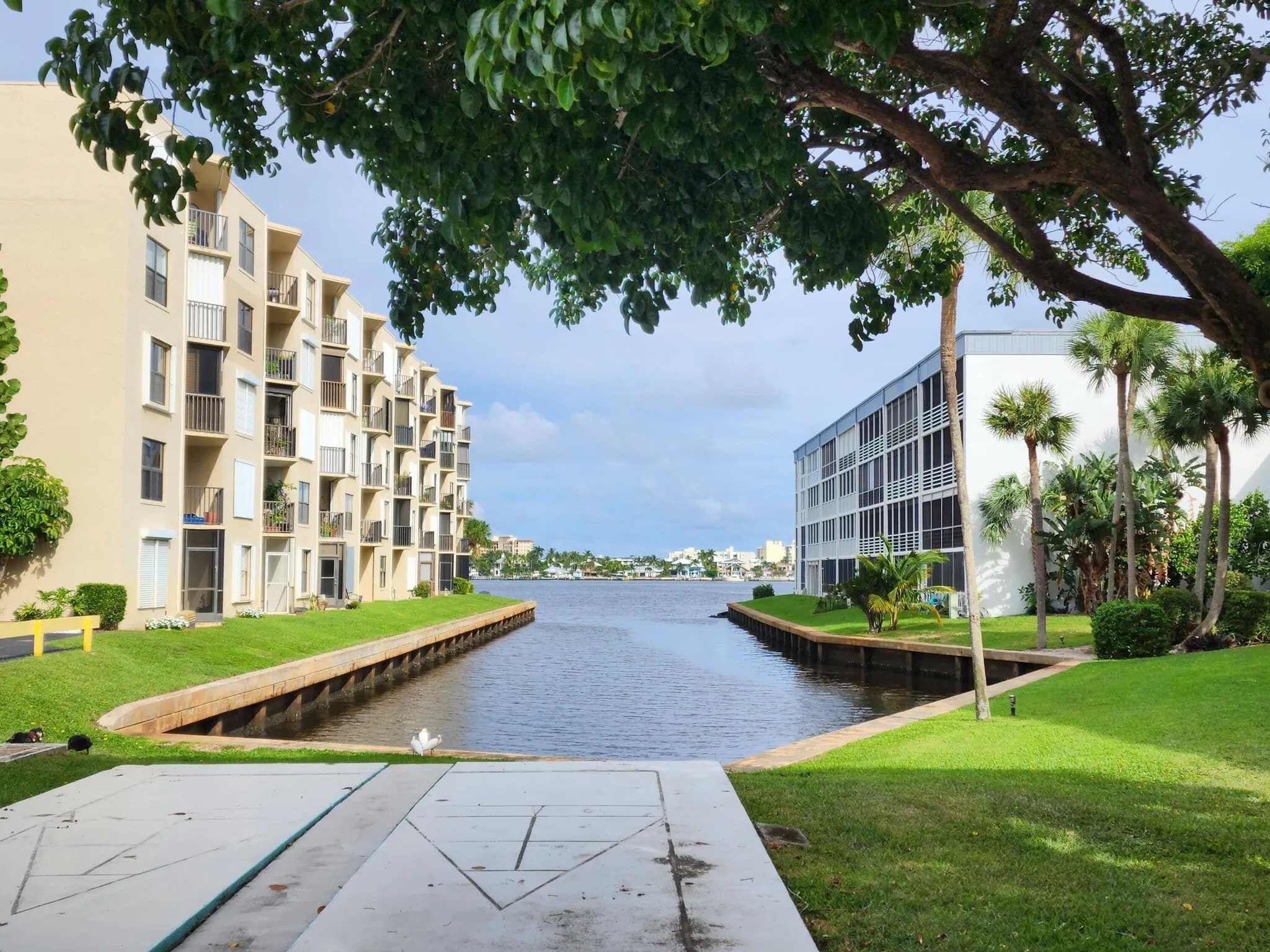 Intercostal - 200 Waterway Dr S