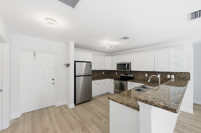 Building Photo - 2691 Albatross Rd N