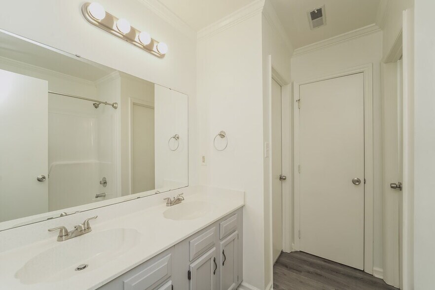 Building Photo - 7100 Falconwood Ct