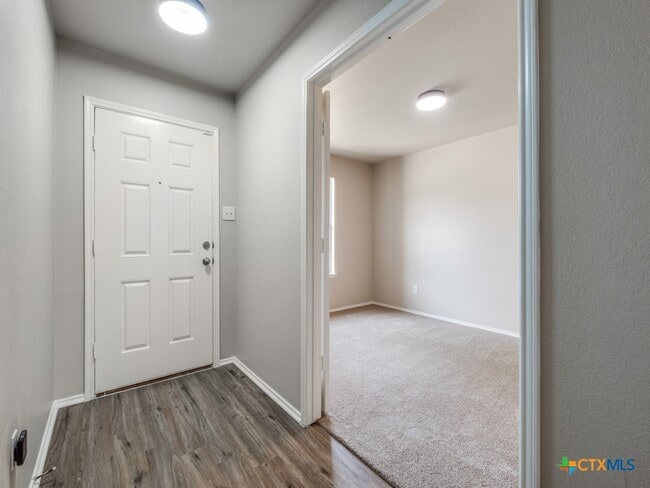 Building Photo - 204 Pine Arbol
