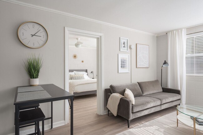 Building Photo - One Bedroom Across From Walking & Biking Trails in Fisher Park - Water & Parking Included