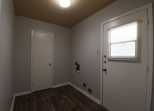 Building Photo - 3202 Autumn Leaves Dr