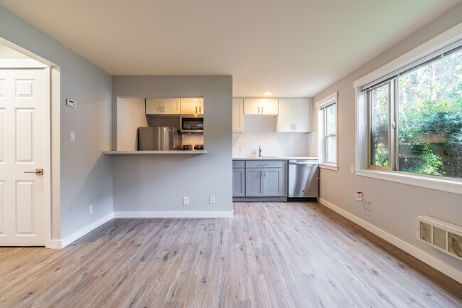 Building Photo - Charming Ballard  Daylight One Bedroom Plu...