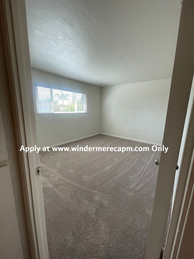 Building Photo - Now available for rent! Newly Remodeled!! ...