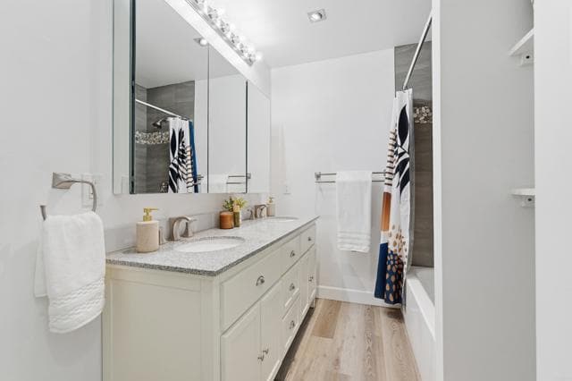 Building Photo - 3370 Par Dr