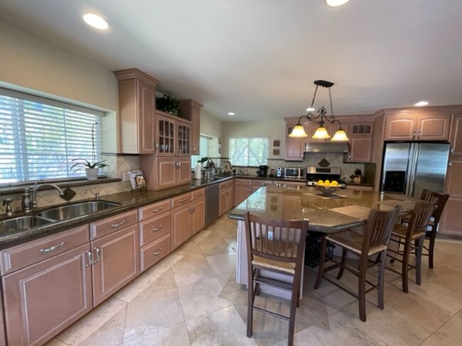 Building Photo - Gorgeous updated single level home in S.Wa...