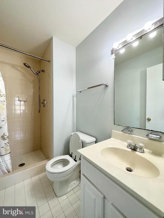 Building Photo - 402 Carousel Ct