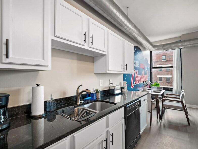Building Photo - 1211 W 9th St