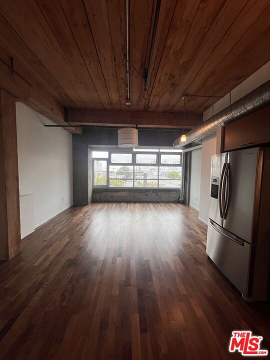 Building Photo - 530 S Hewitt St