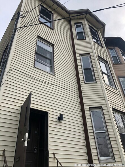 Building Photo - 143 London St