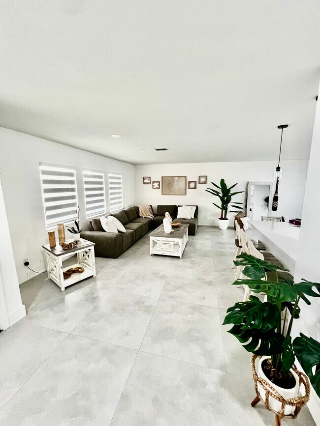 Building Photo - 231 SE 45th Terrace