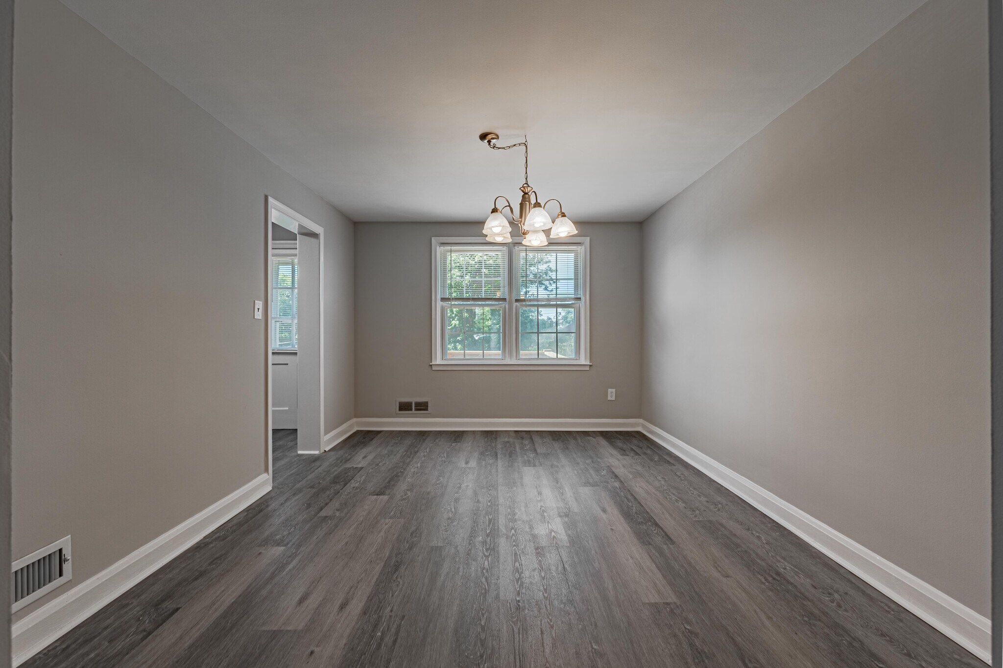 Building Photo - 1565 Dellsway Rd