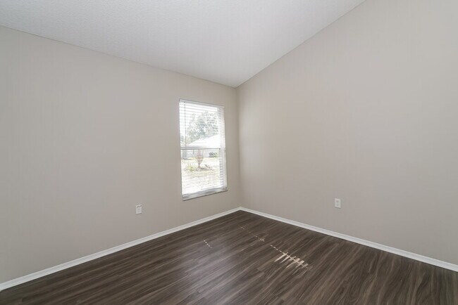 Building Photo - 224 Kingshill Ct SE