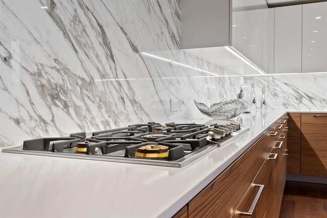 Building Photo - 3433 Westheimer Rd