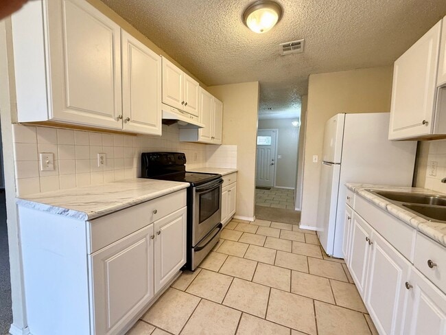 Building Photo - Cute home on cul-de-sac