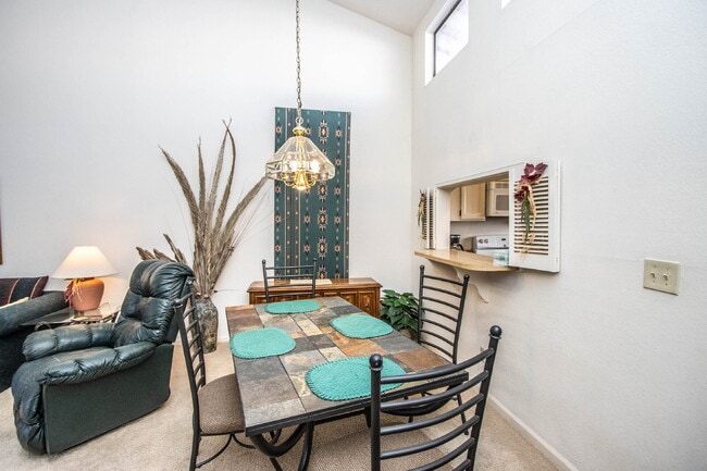 Building Photo - Beautiful Furnished patio home in Old Town Scottsdale, 2BR