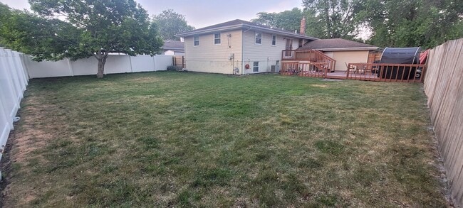 Building Photo - 9536 Elmwood Dr