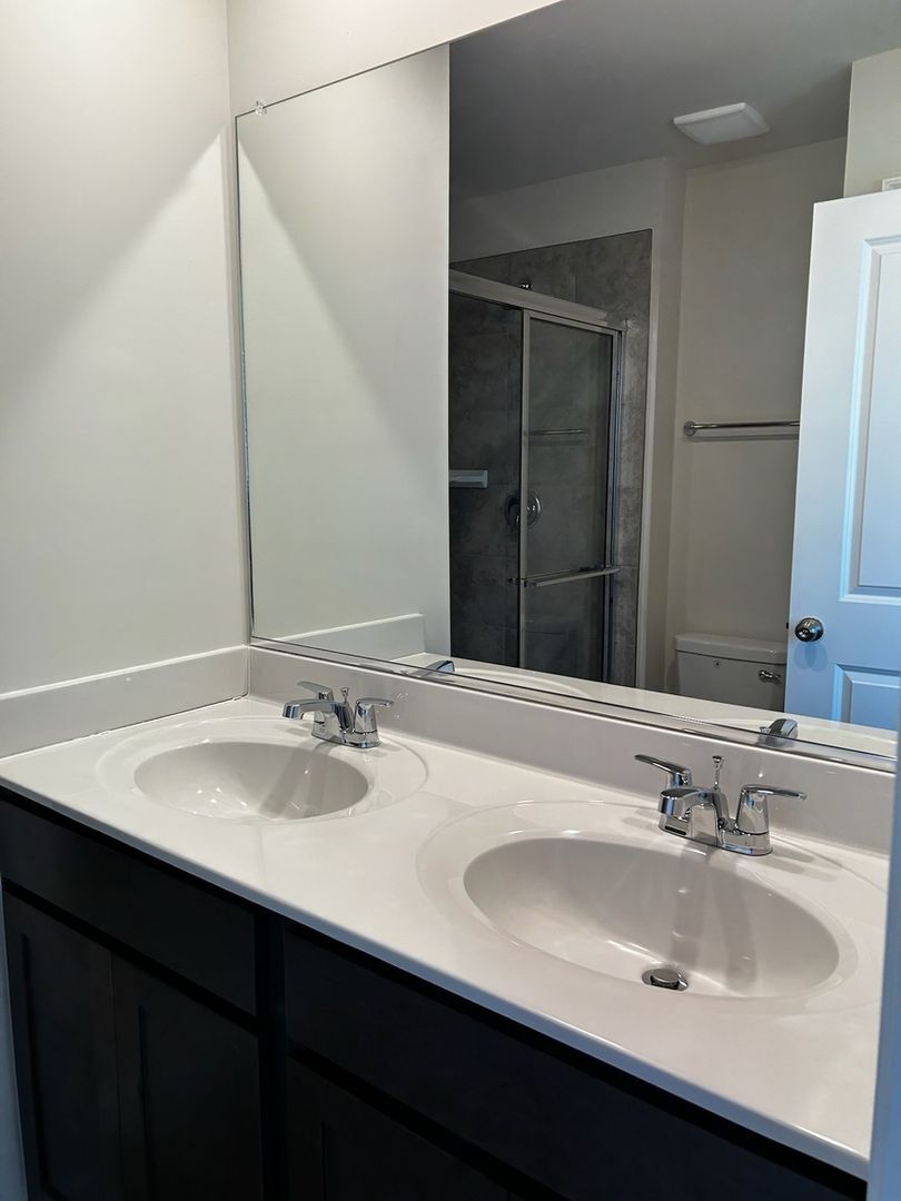Building Photo - 8772 Whitman Dr