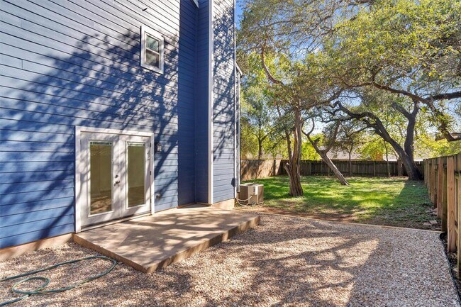 Building Photo - 6909 Woodhue Dr